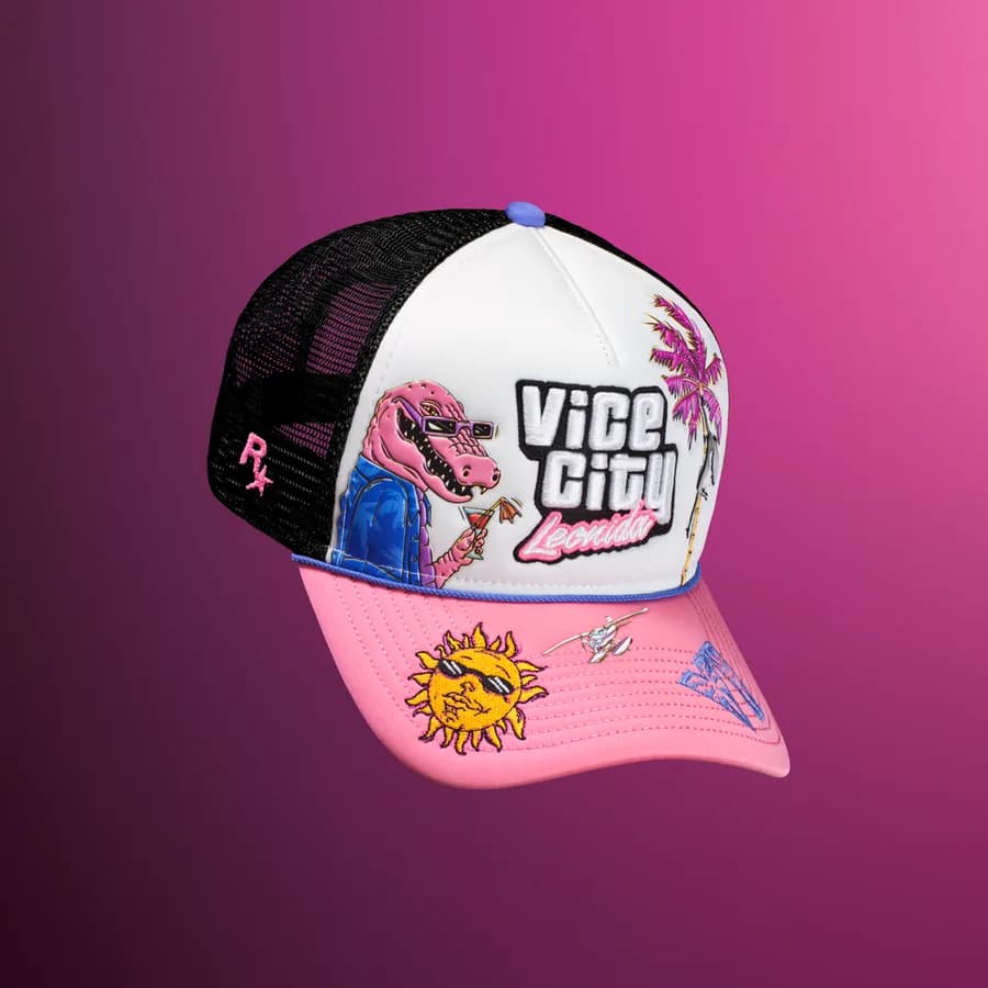 La casquette Vice City Leonida du coffret, blanche, noire et rose, avec un alligator brodé